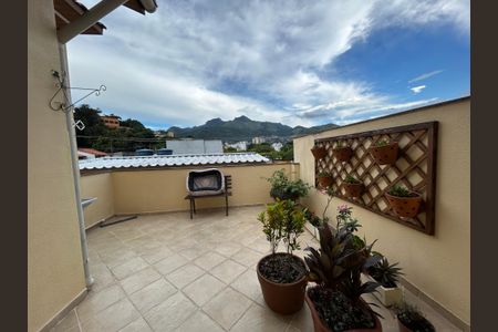 Casa de condomínio à venda com 196m², 4 quartos e 2 vagasTerraço