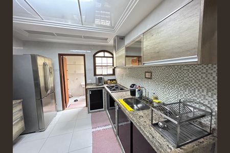 Casa de condomínio à venda com 196m², 4 quartos e 2 vagasCozinha