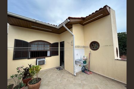 Casa de condomínio à venda com 196m², 4 quartos e 2 vagasTerraço