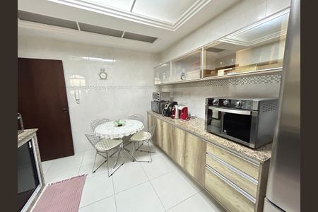 Casa de condomínio à venda com 196m², 4 quartos e 2 vagasCozinha