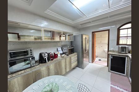 Casa de condomínio à venda com 196m², 4 quartos e 2 vagasCozinha