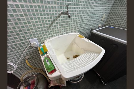 Casa de condomínio à venda com 196m², 4 quartos e 2 vagasÁrea de Serviço 2