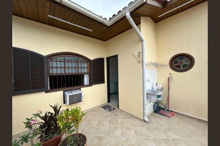 Casa de condomínio à venda com 196m², 4 quartos e 2 vagasTerraço