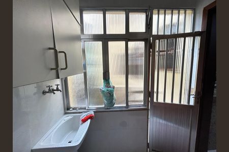 Casa de condomínio à venda com 196m², 4 quartos e 2 vagasÁrea de Serviço 1