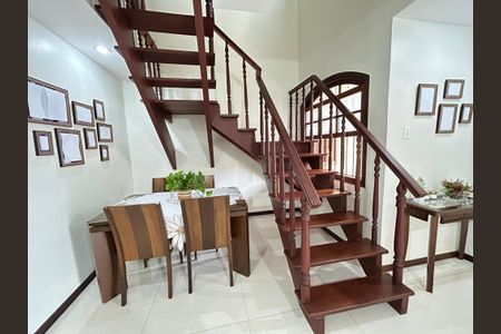 Casa de condomínio à venda com 196m², 4 quartos e 2 vagasSala de Jantar