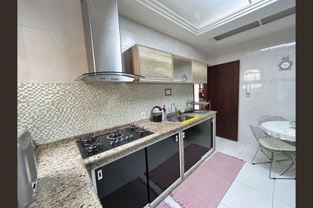 Casa de condomínio à venda com 196m², 4 quartos e 2 vagasCozinha