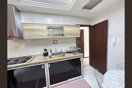 Casa de condomínio à venda com 196m², 4 quartos e 2 vagasCozinha