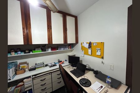 Casa de condomínio à venda com 196m², 4 quartos e 2 vagasQuarto 4