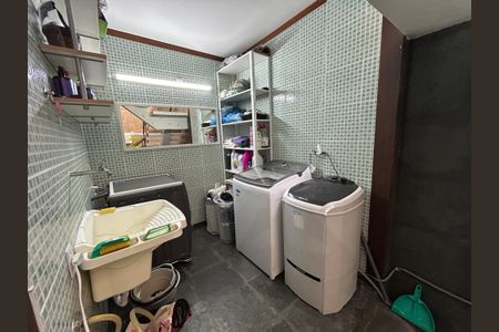 Casa de condomínio à venda com 196m², 4 quartos e 2 vagasÁrea de Serviço 2