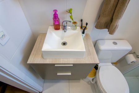 Apartamento para alugar com 60m², 2 quartos e 2 vagasBanheiro do quarto 1