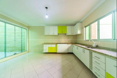 Casa para alugar com 220m², 3 quartos e 3 vagasCozinha 