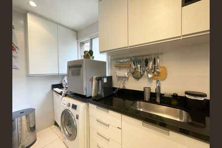 Apartamento à venda com 77m², 2 quartos e 2 vagasÁrea de serviço