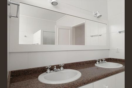 Apartamento à venda com 313m², 3 quartos e 2 vagasBanheiro da Suíte
