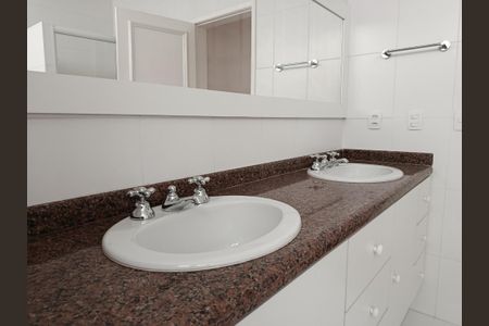 Apartamento à venda com 313m², 3 quartos e 2 vagasBanheiro da Suíte