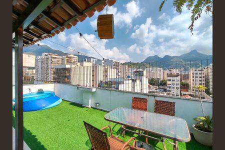 Apartamento à venda com 220m², 3 quartos e 1 vaga Apartamento à venda com 220m², 3 quartos e 1 vagaTerraço