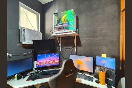 Apartamento à venda com 220m², 3 quartos e 1 vaga Apartamento à venda com 220m², 3 quartos e 1 vagaQuarto de Serviço