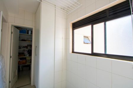 Apartamento para alugar com 115m², 3 quartos e 2 vagas Apartamento para alugar com 115m², 3 quartos e 2 vagasÁrea de serviço