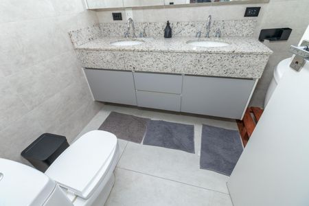 Casa à venda com 150m², 3 quartos e 3 vagasBanheiro da Suíte 2