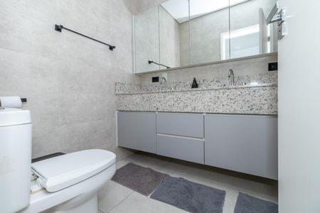 Casa à venda com 150m², 3 quartos e 3 vagasBanheiro da Suíte 2