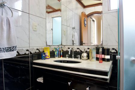 Apartamento à venda com 164m², 4 quartos e 2 vagasBanheiro da Suíte 1 