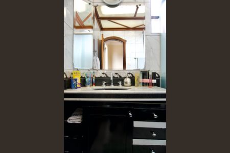 Apartamento à venda com 164m², 4 quartos e 2 vagasBanheiro da Suíte 1 