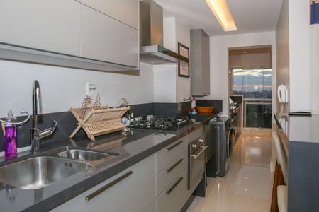 Apartamento à venda com 80m², 2 quartos e 2 vagasCozinha e Área de Serviço