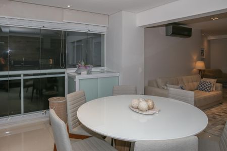 Apartamento à venda com 80m², 2 quartos e 2 vagasSala e Varanda Gourmet