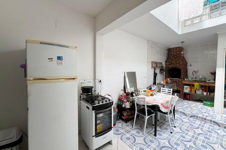 Casa à venda com 76m², 2 quartos e 2 vagasQuintal
