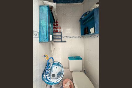 Casa à venda com 76m², 2 quartos e 2 vagasBanheiro de serviço