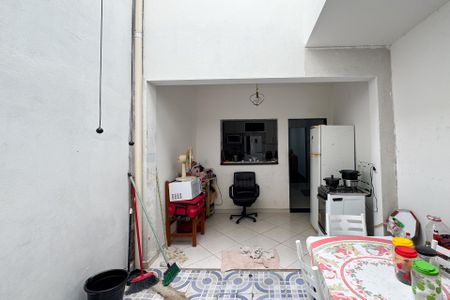 Casa à venda com 76m², 2 quartos e 2 vagasQuintal