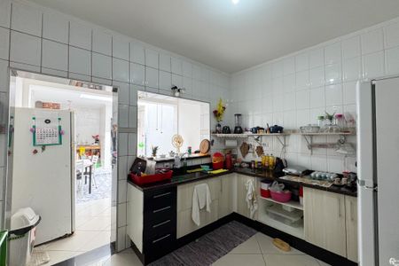Casa à venda com 76m², 2 quartos e 2 vagasCozinha 