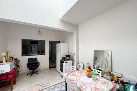 Casa à venda com 76m², 2 quartos e 2 vagasQuintal