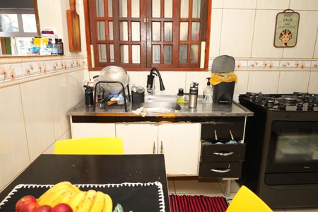 Casa à venda com 250m², 4 quartos e 4 vagasCozinha