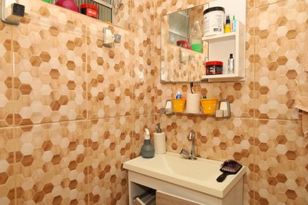 Casa à venda com 250m², 4 quartos e 4 vagasBanheiro 2