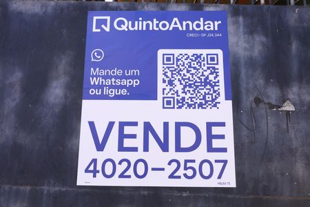Casa à venda com 250m², 4 quartos e 4 vagasPlaca instalada no portão do imóvel - Código da placa: HBJM-75