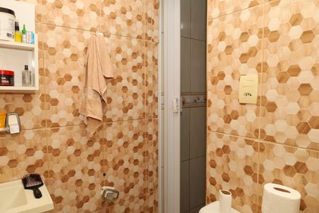 Casa à venda com 250m², 4 quartos e 4 vagasBanheiro 2