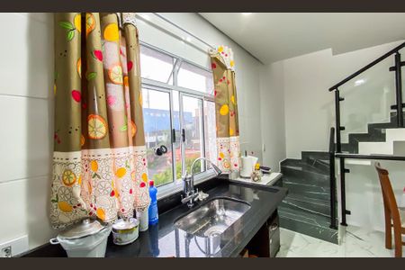 Casa à venda com 107m², 2 quartos e 2 vagasCozinha 