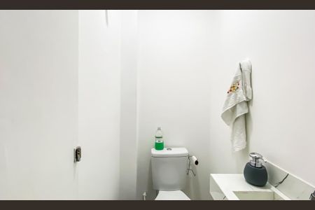 Casa à venda com 107m², 2 quartos e 2 vagasLavabo 