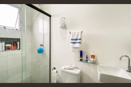 Casa à venda com 107m², 2 quartos e 2 vagasBanheiro da Suíte 1