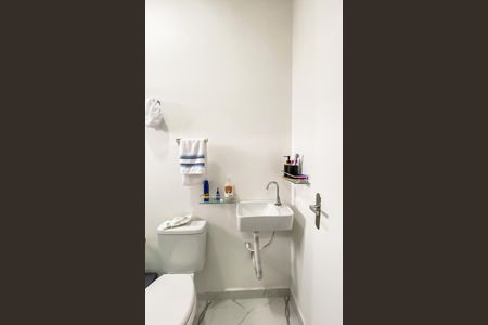 Casa à venda com 107m², 2 quartos e 2 vagasBanheiro da Suíte 1