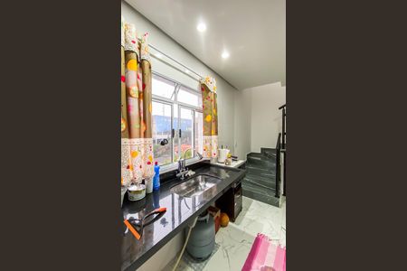 Casa à venda com 107m², 2 quartos e 2 vagasCozinha 