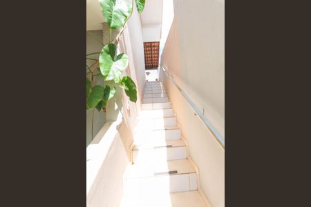 Casa à venda com 140m², 2 quartos e 1 vagaEscada