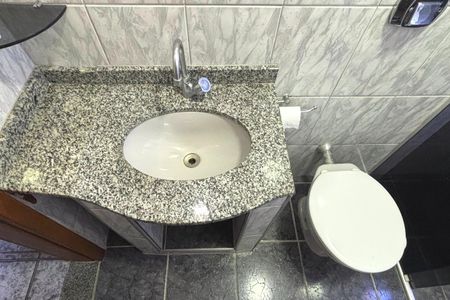 Apartamento para alugar com 65m², 2 quartos e 1 vagaBanheiro 