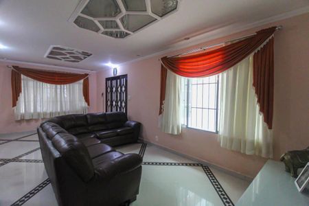 Casa à venda com 248m², 3 quartos e 2 vagasSala