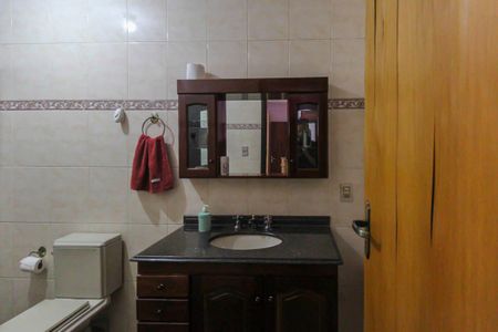 Casa à venda com 248m², 3 quartos e 2 vagasBanheiro da Suíte