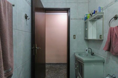 Casa à venda com 248m², 3 quartos e 2 vagasBanheiro 2