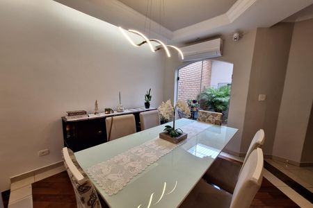 Casa à venda com 259m², 3 quartos e 2 vagas Casa à venda com 259m², 3 quartos e 2 vagasSala de Jantar