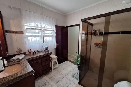 Casa à venda com 259m², 3 quartos e 2 vagas Casa à venda com 259m², 3 quartos e 2 vagasBanheiro Corredor