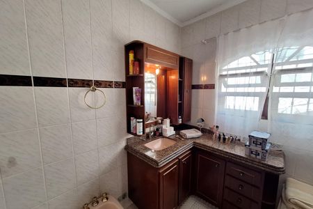 Casa à venda com 259m², 3 quartos e 2 vagas Casa à venda com 259m², 3 quartos e 2 vagasBanheiro Corredor
