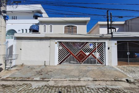 Casa à venda com 259m², 3 quartos e 2 vagas Casa à venda com 259m², 3 quartos e 2 vagasFachada